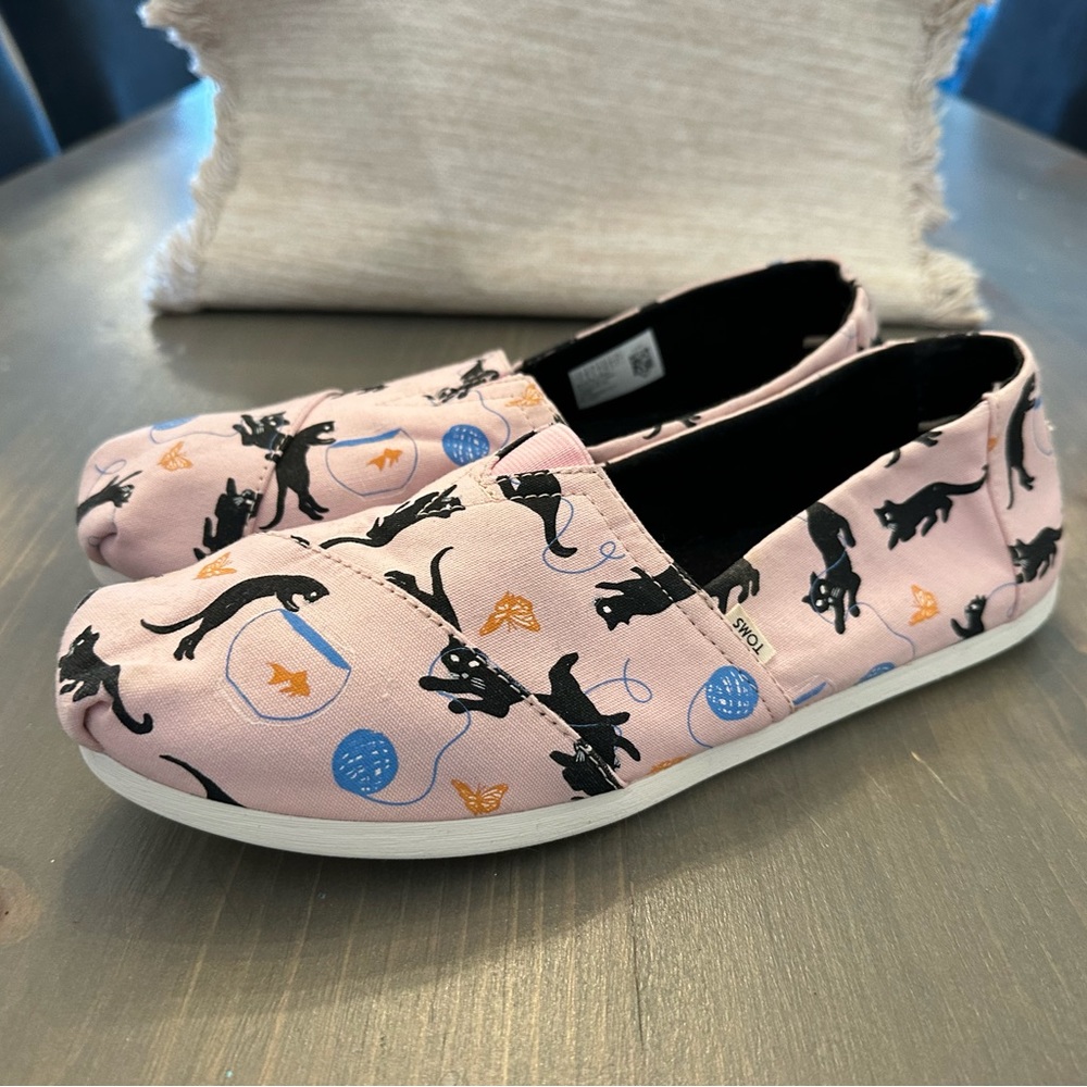Tom’s pink black cat alpargata flats